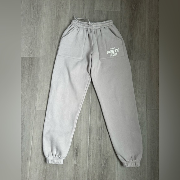 NWOT WHITE FOX JOGGERS WOMENS SIZE XXS
COLOR Moon - Picture 4 of 11